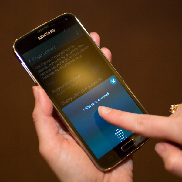 Samsung,Galaxy S5,Touch ID,безопасность,аутентификация, Взломан сканер отпечатков пальцев Galaxy S5
